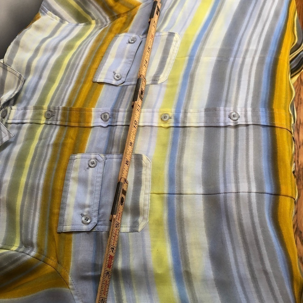 𝅺CALVIN Klein Soft and‎ silky button-down collared shirt size large - Picture 6 of 10